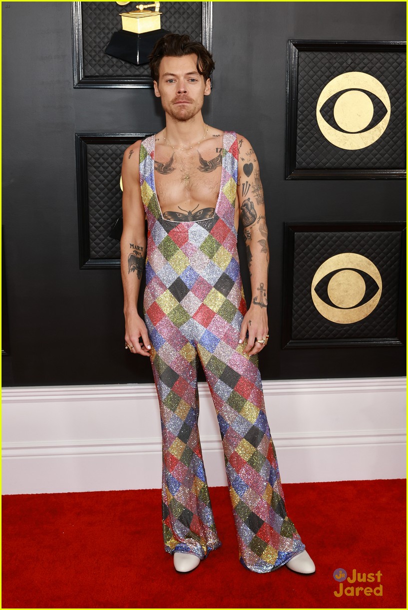 harry styles dons a sparkly jumpsuit at grammys 2023 08