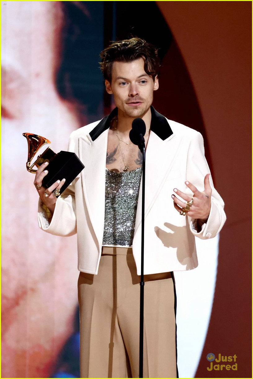 harry styles dances through as it was during grammys 2023 performance 04