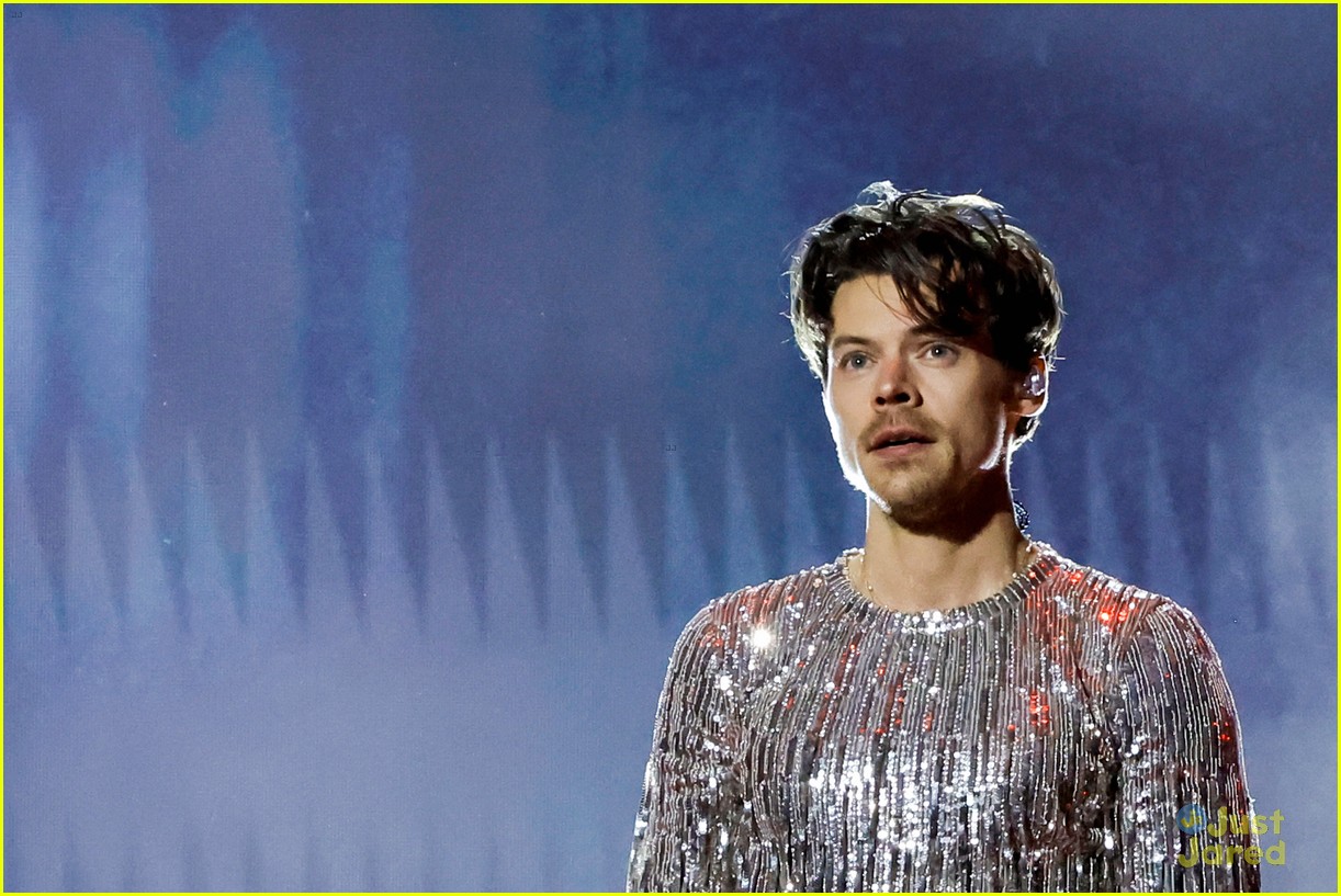Harry Styles Dances It Out to 'As It Was' for Grammys 2023 Performance ...