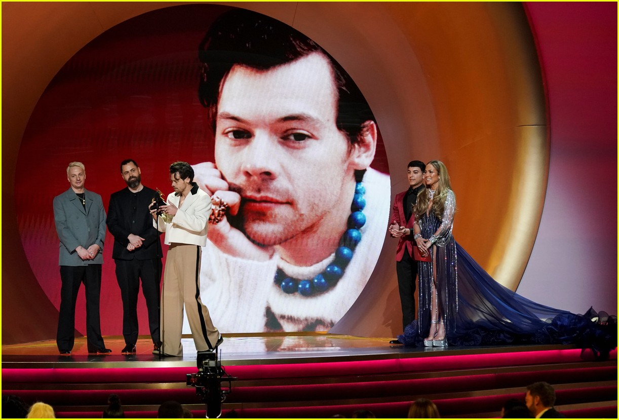 Harry Styles Dances It Out to 'As It Was' for Grammys 2023 Performance