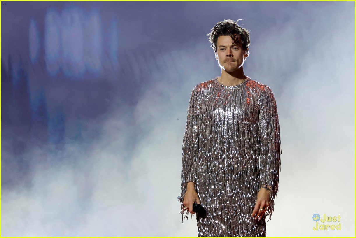 Harry Styles Dances It Out to 'As It Was' for Grammys 2023 Performance ...