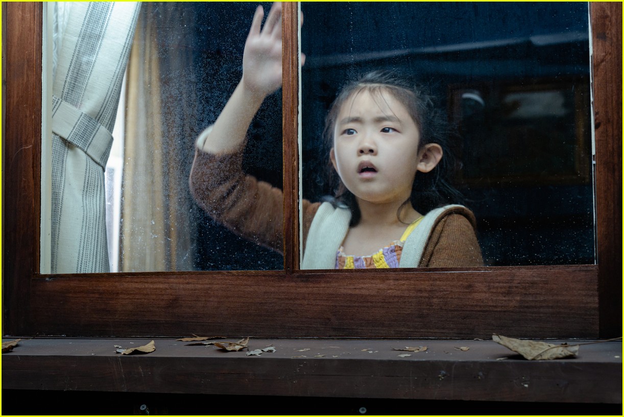 who plays the little girl in knock at the cabin meet kristen cui 02