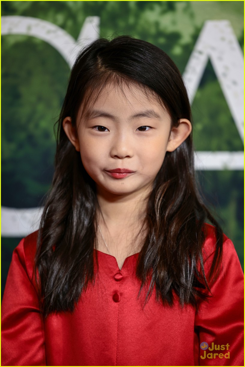 who plays the little girl in knock at the cabin meet kristen cui 16