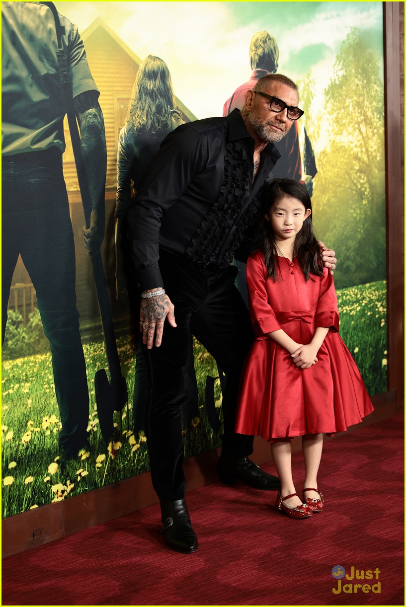 who plays the little girl in knock at the cabin meet kristen cui 18