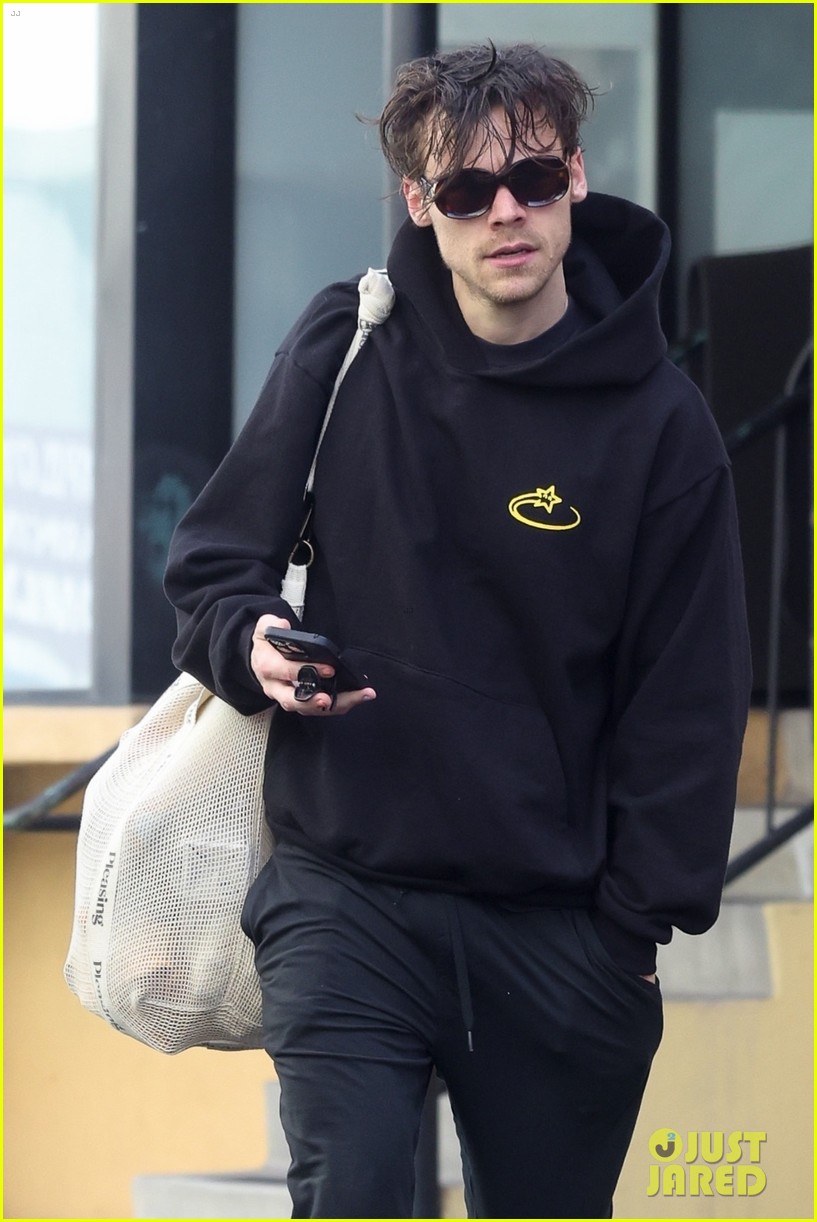 Harry Styles Spotted Leaving His Friday Workout, Hours After Olivia Wilde  Was at Same Gym!: Photo 1367881, Harry Styles, Olivia Wilde Pictures