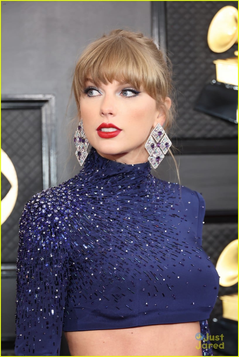 taylor swift arrives at the grammys 2023 already a winner 04