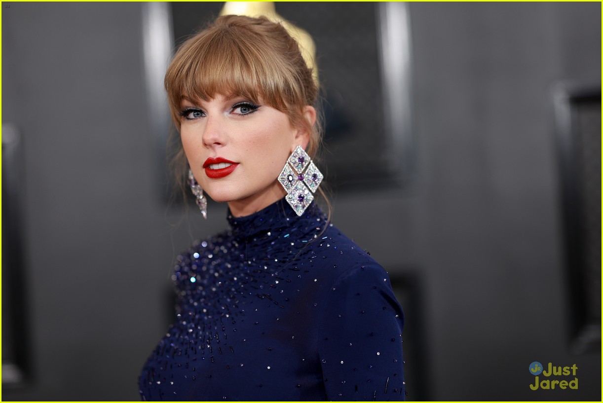 taylor swift arrives at the grammys 2023 already a winner 09