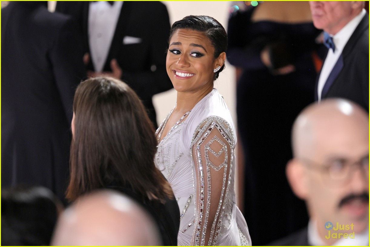 ariana debose dazzles while arriving for oscars 2023 02