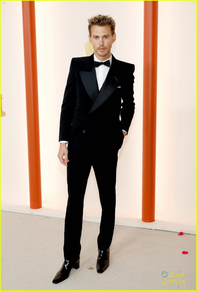 austin butler looks handsome at first oscars ceremony 02