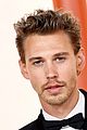 austin butler looks handsome at first oscars ceremony 01