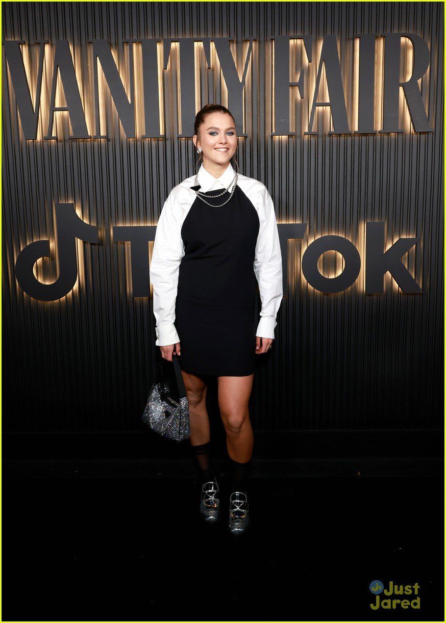 bailee madison blake richardson attend young hollywood party with zaria more 17