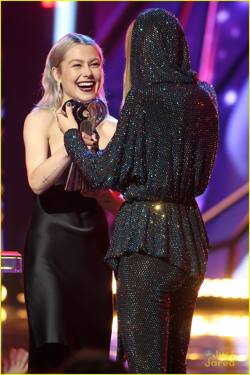 becky g taylor swift win at iheartradio music awards 2023 19