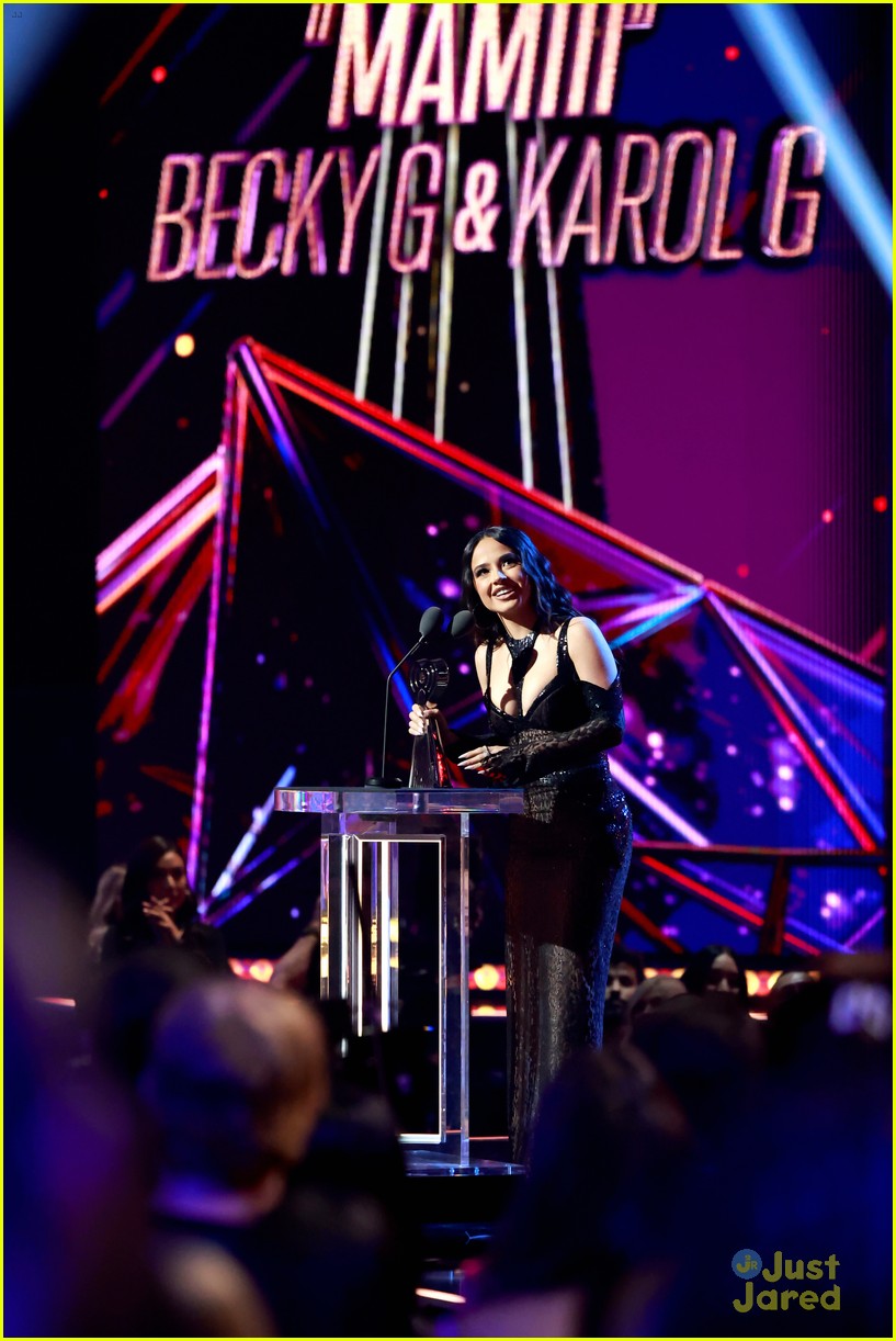 becky g taylor swift win at iheartradio music awards 2023 45
