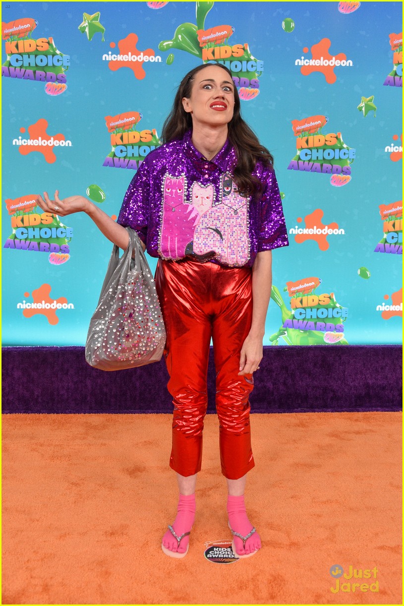 colleen ballinger pulls double duty on the kids choice awards carpet 26