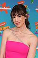 colleen ballinger pulls double duty on the kids choice awards carpet 15
