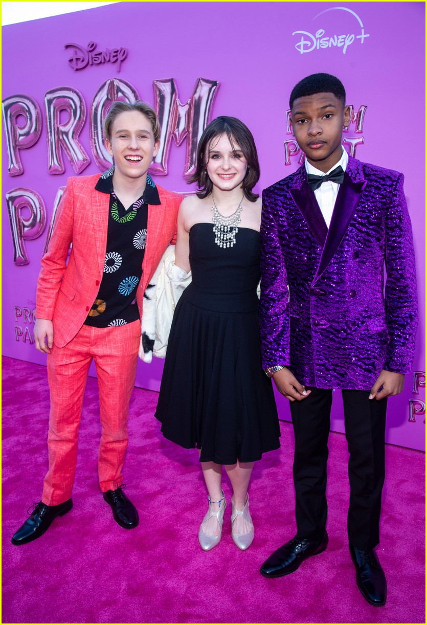 disney channel stars attend prom pact premiere 03