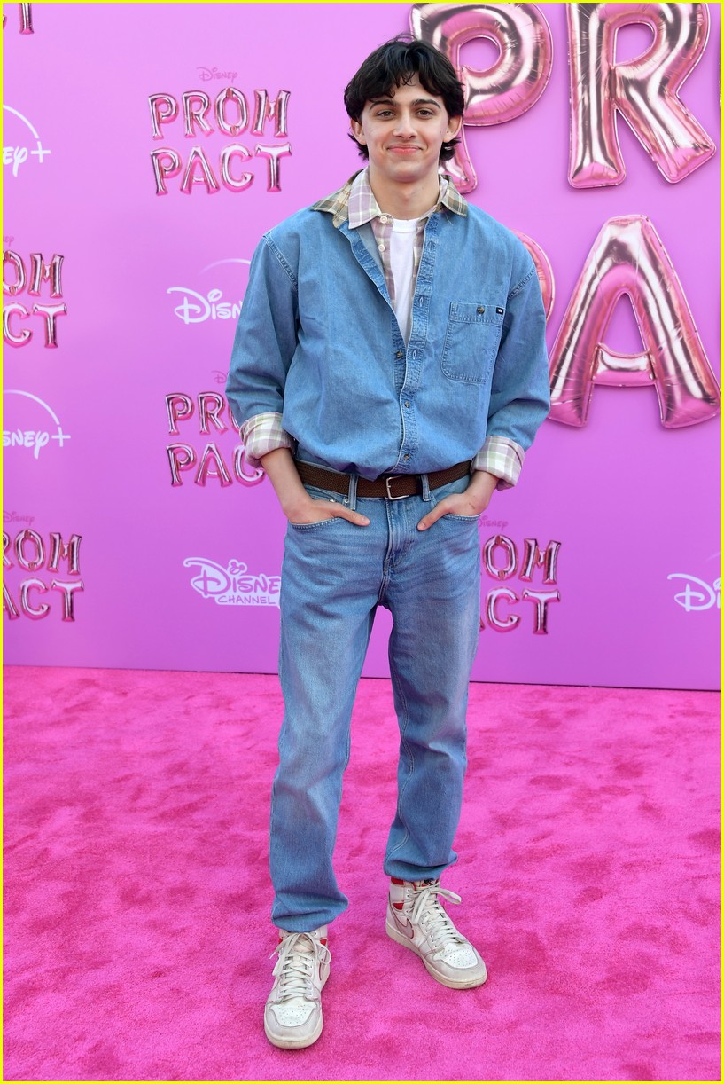disney channel stars attend prom pact premiere 06