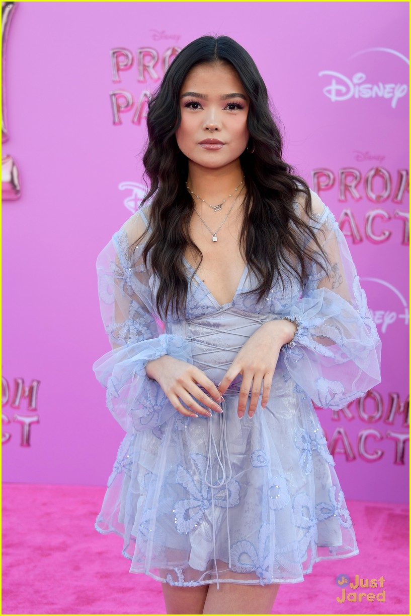 disney channel stars attend prom pact premiere 34