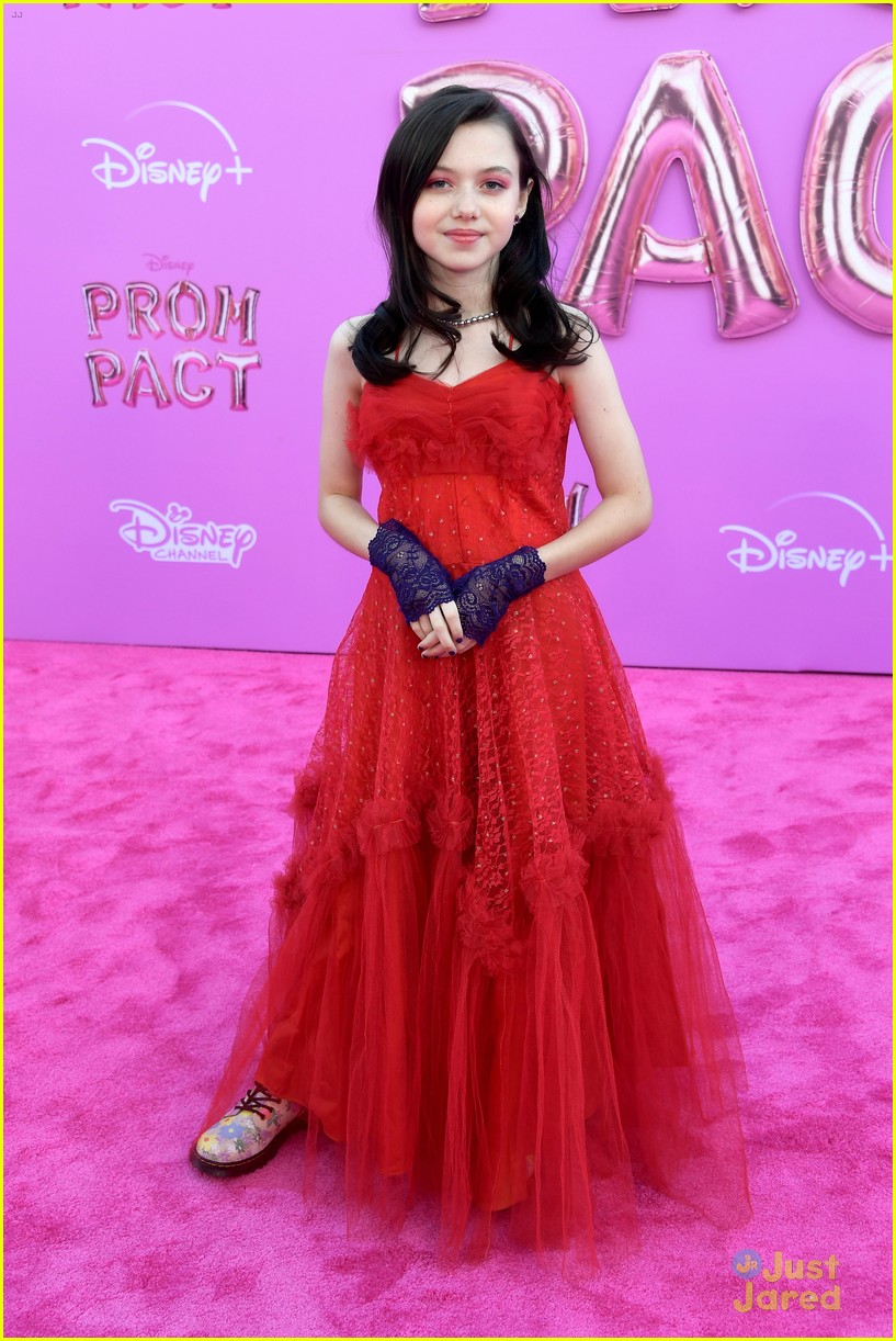 disney channel stars attend prom pact premiere 41