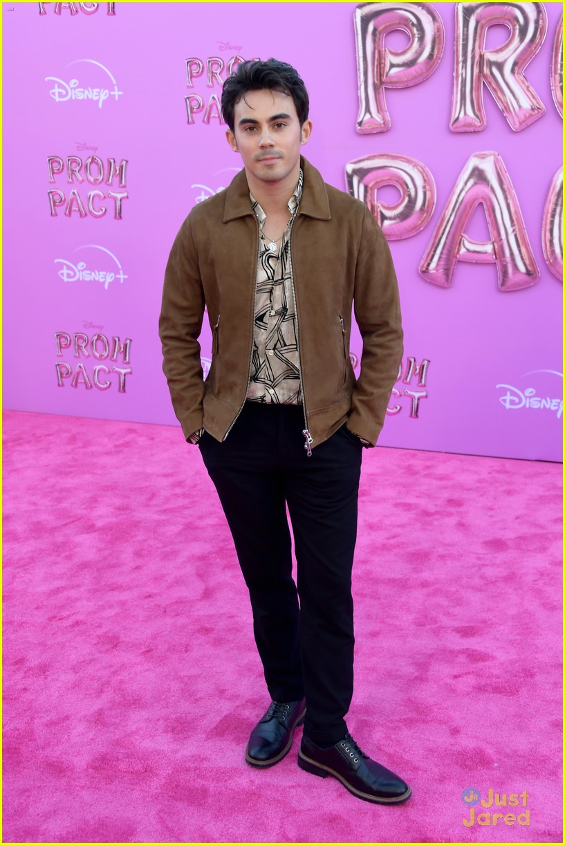 disney channel stars attend prom pact premiere 49