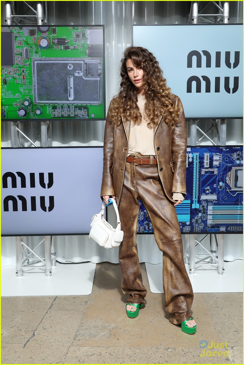jasmin savoy brown steps out for miu miu fashion show hours after scream premiere 11