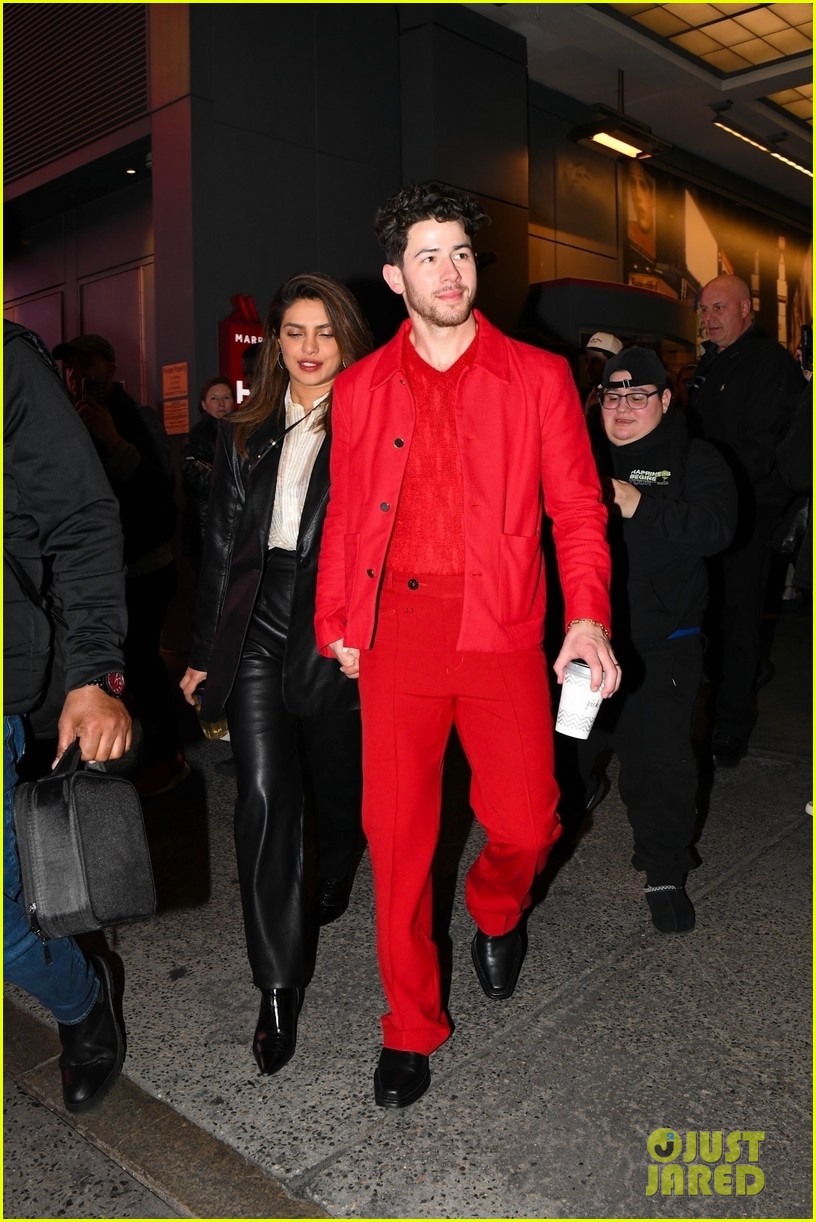 jonas brothers wives leave theater 06