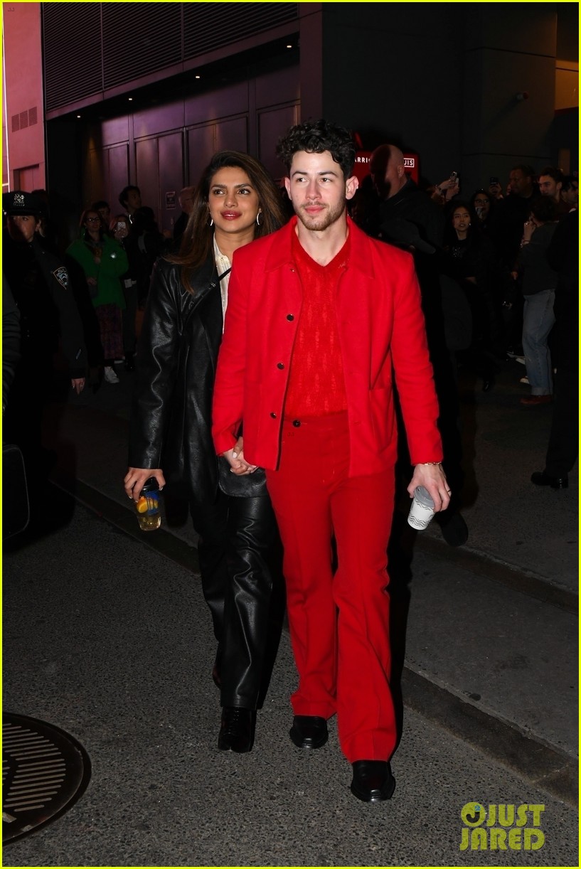 jonas brothers wives leave theater 08