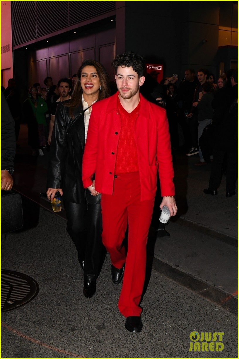 jonas brothers wives leave theater 10