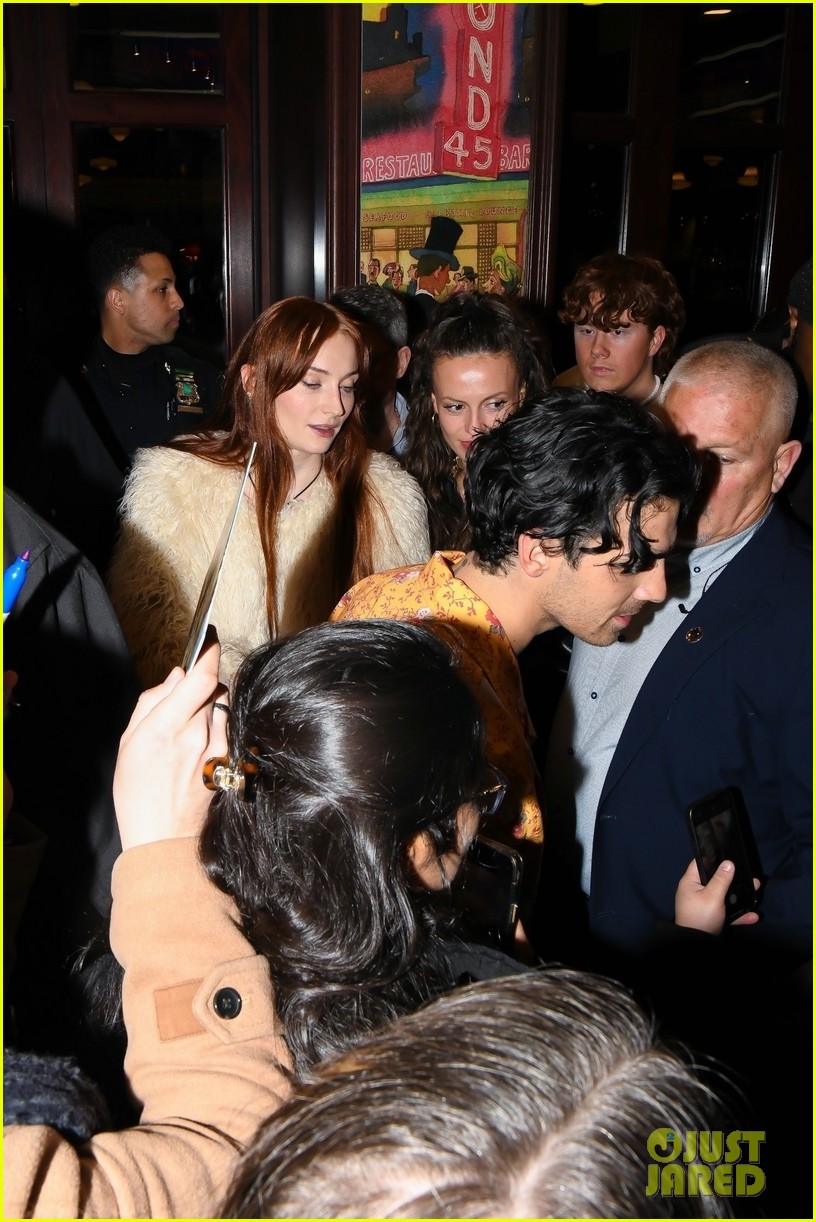 jonas brothers wives leave theater 19