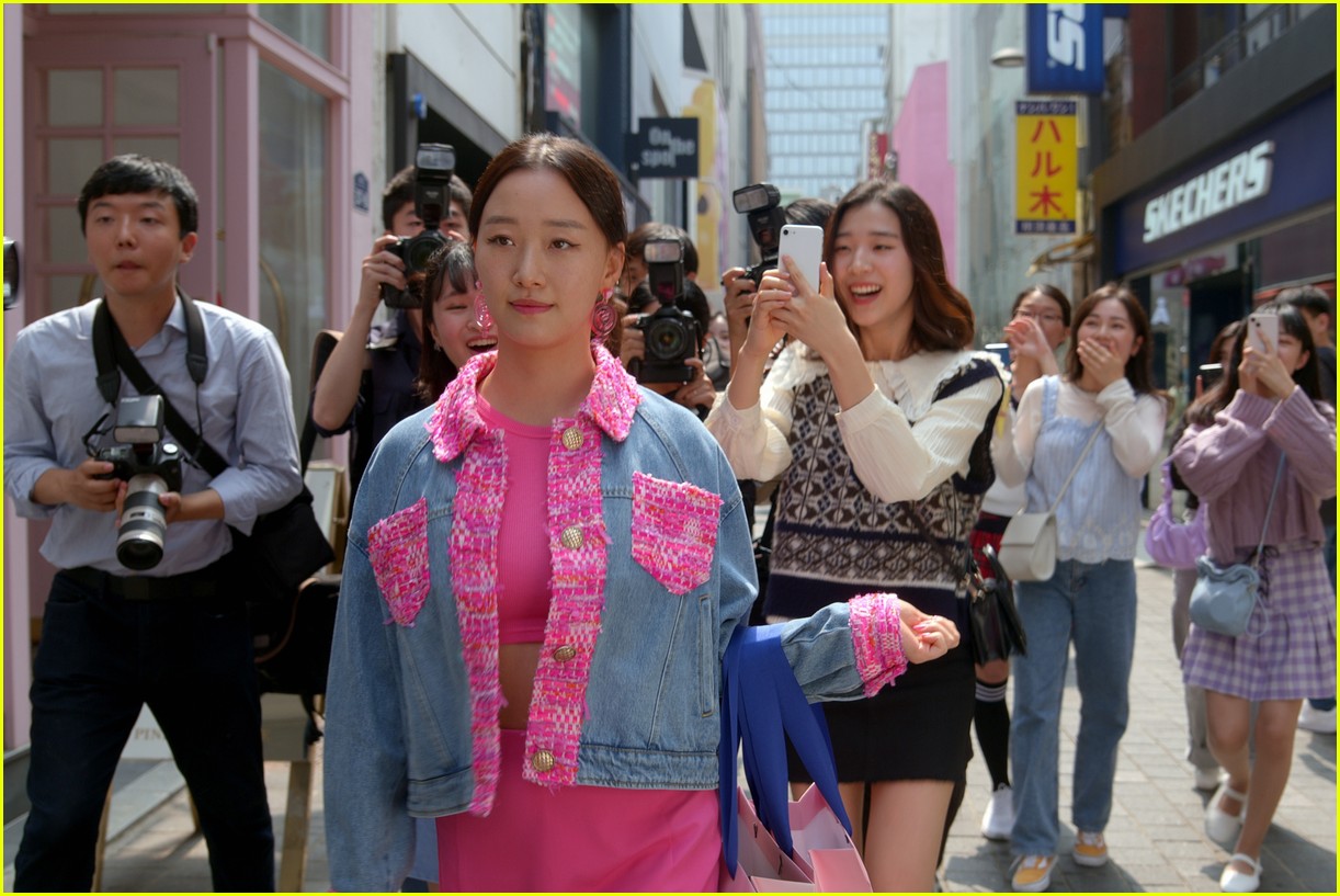 anna cathcart heads to korean boarding school in first look at xo kitty 06