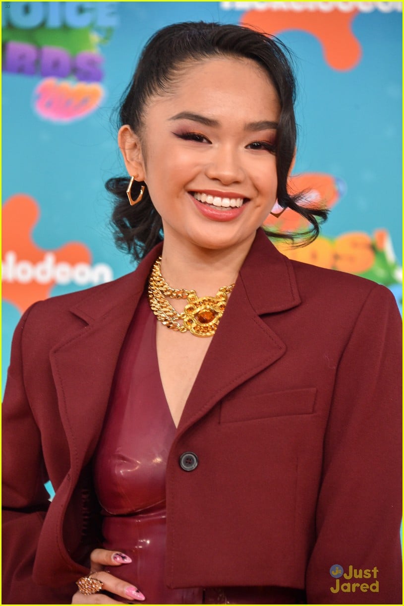 monster high the movie cast attend kids choice awards 17