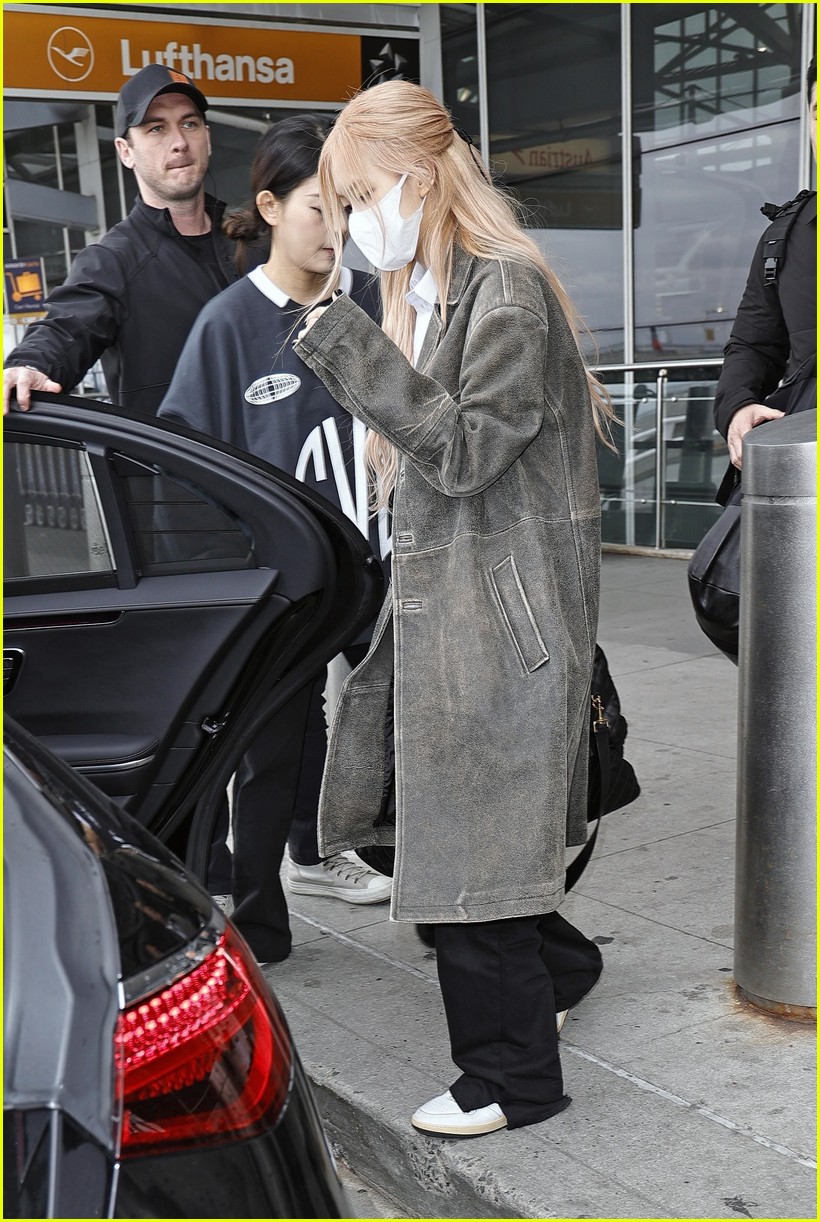 rose arrives in new york city ahead of sulwhasoo event at the met 06