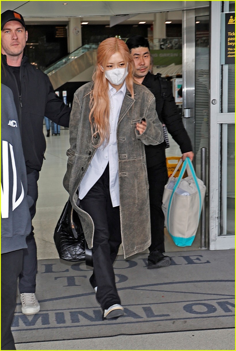 rose arrives in new york city ahead of sulwhasoo event at the met 10