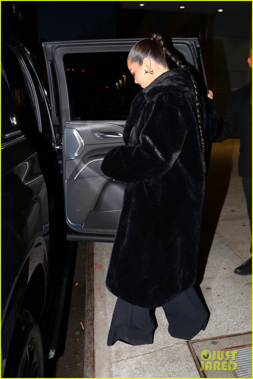 selena gomez chic black look dinner out nyc 10