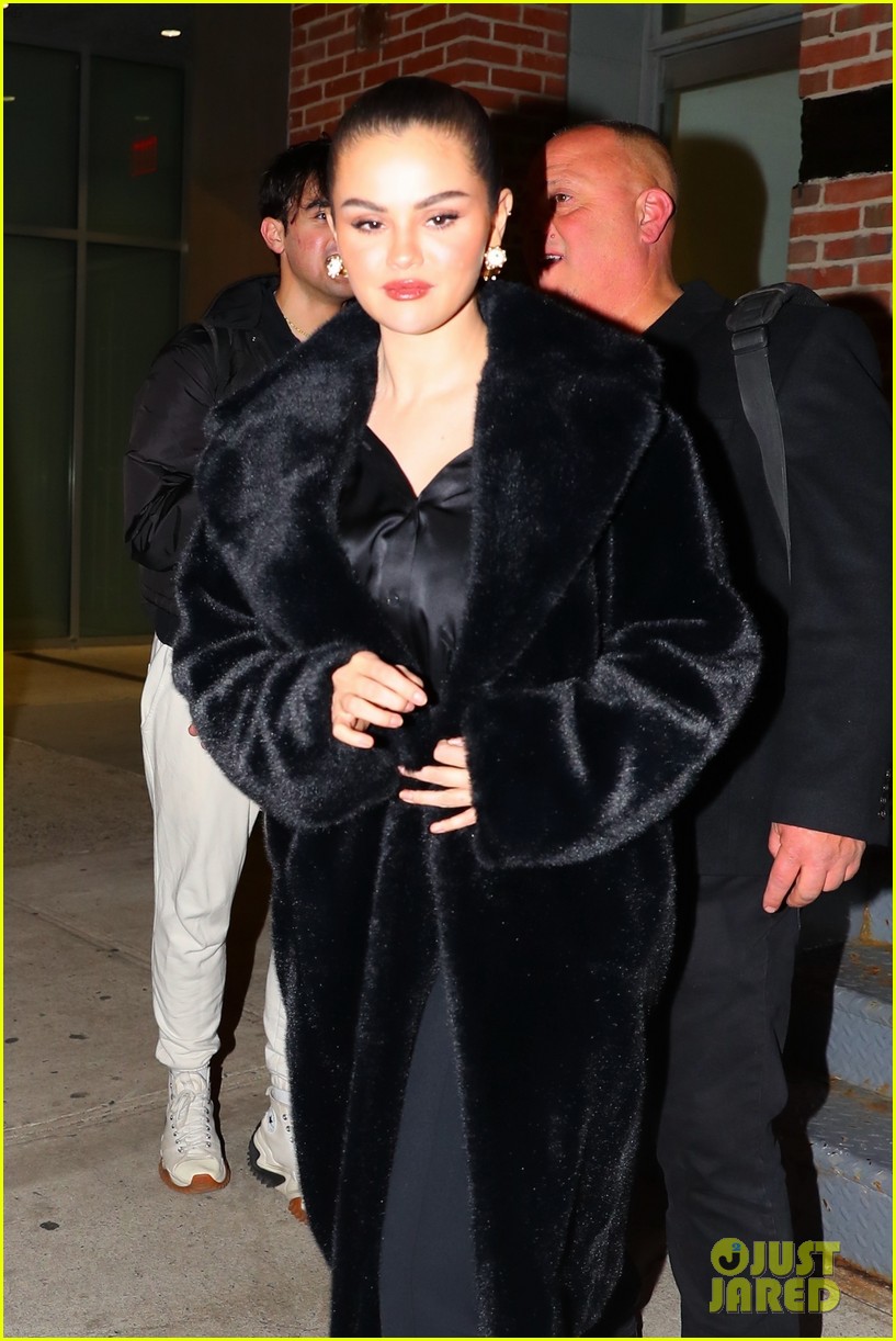 selena gomez chic black look dinner out nyc 17