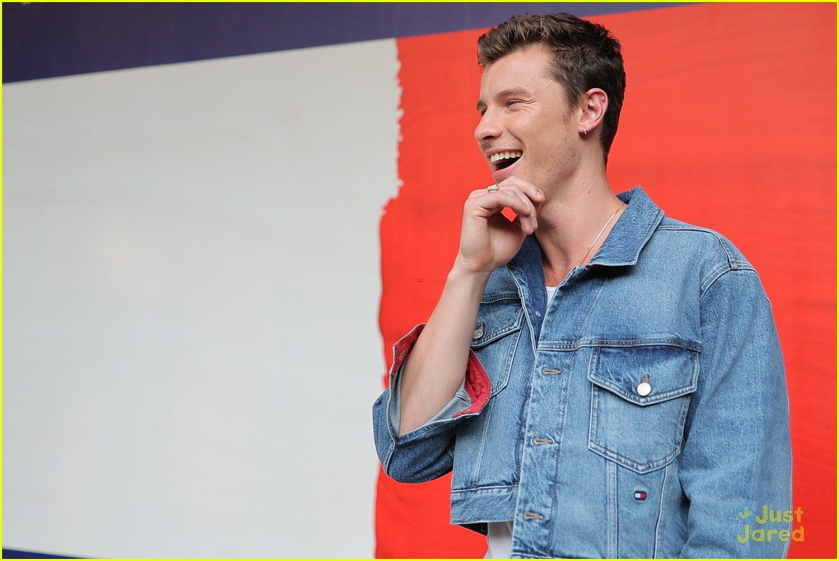 shawn mendes in disbelief at tommy hilfiger event in mexico 17