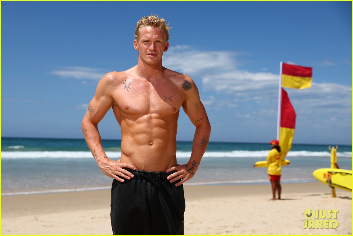 cody simpson shirtless beach cleanup 04