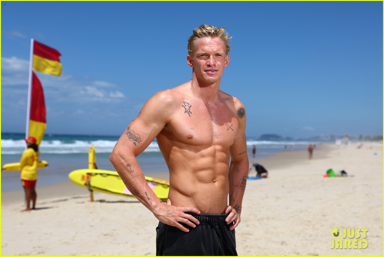 cody simpson shirtless beach cleanup 07