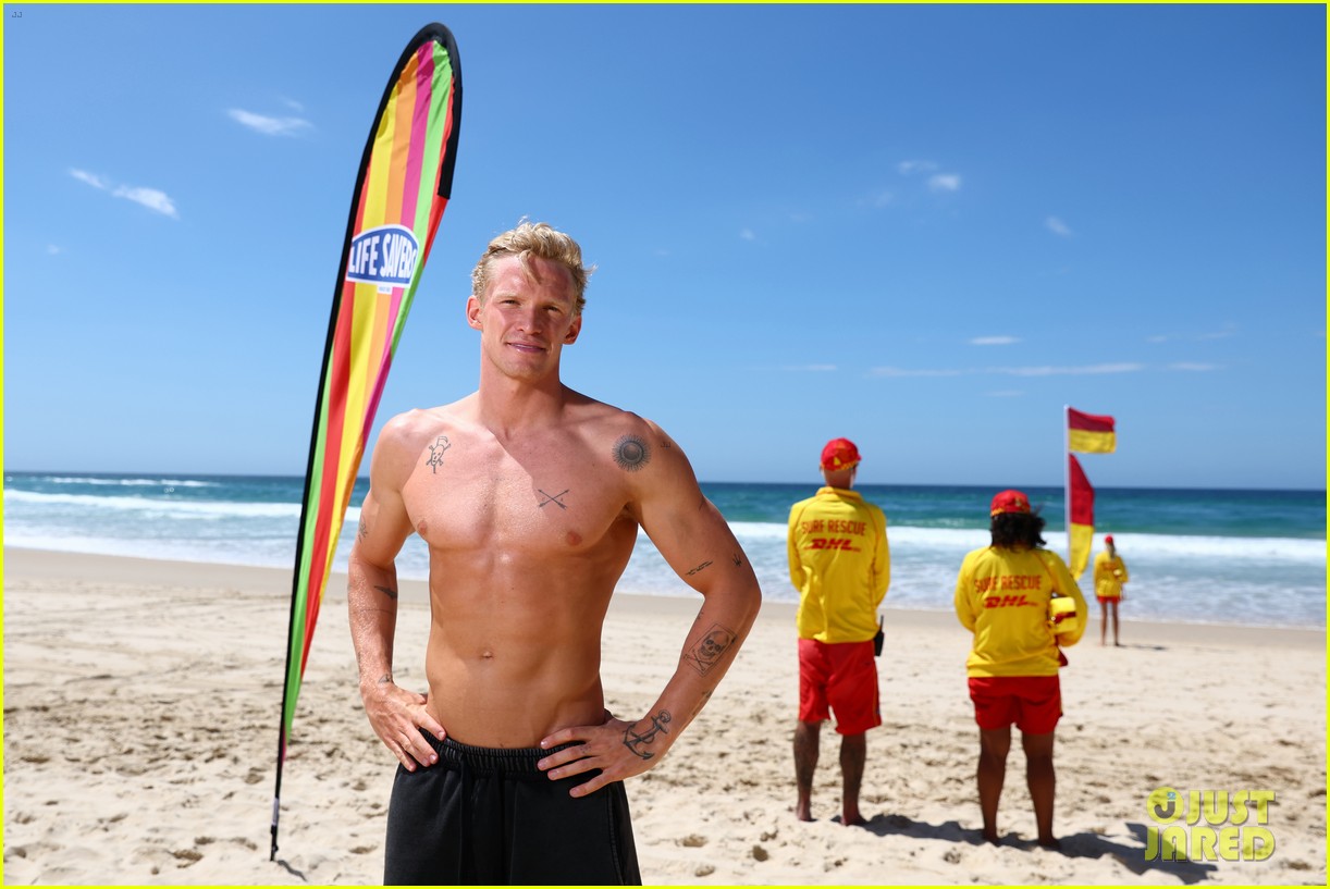 cody simpson shirtless beach cleanup 11