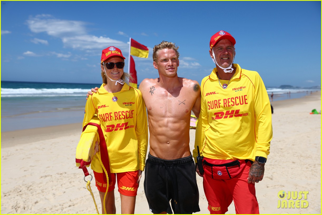 cody simpson shirtless beach cleanup 22