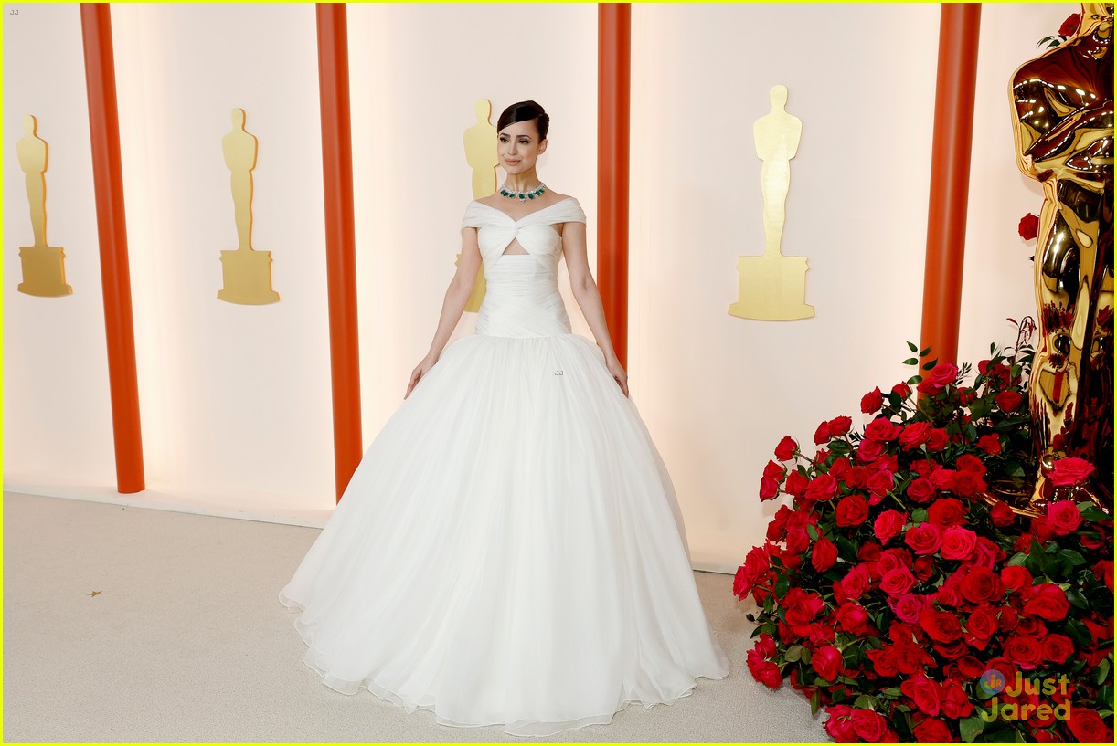 sofia carson is a vision in white ahead of oscars performance debut 07