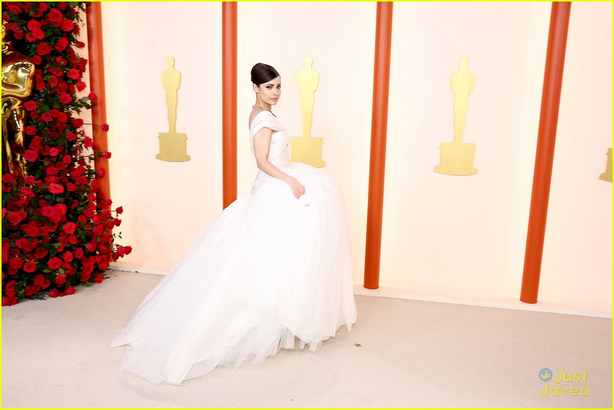 sofia carson is a vision in white ahead of oscars performance debut 11