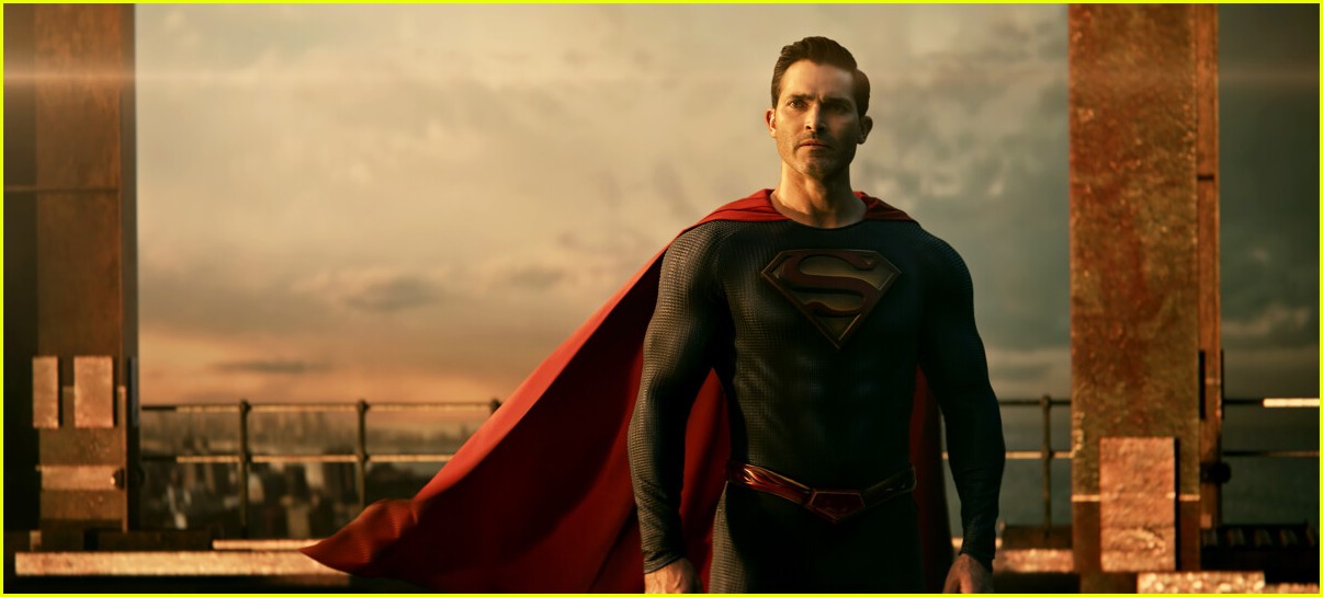 superman lois gets new season three poster premiere stills 01