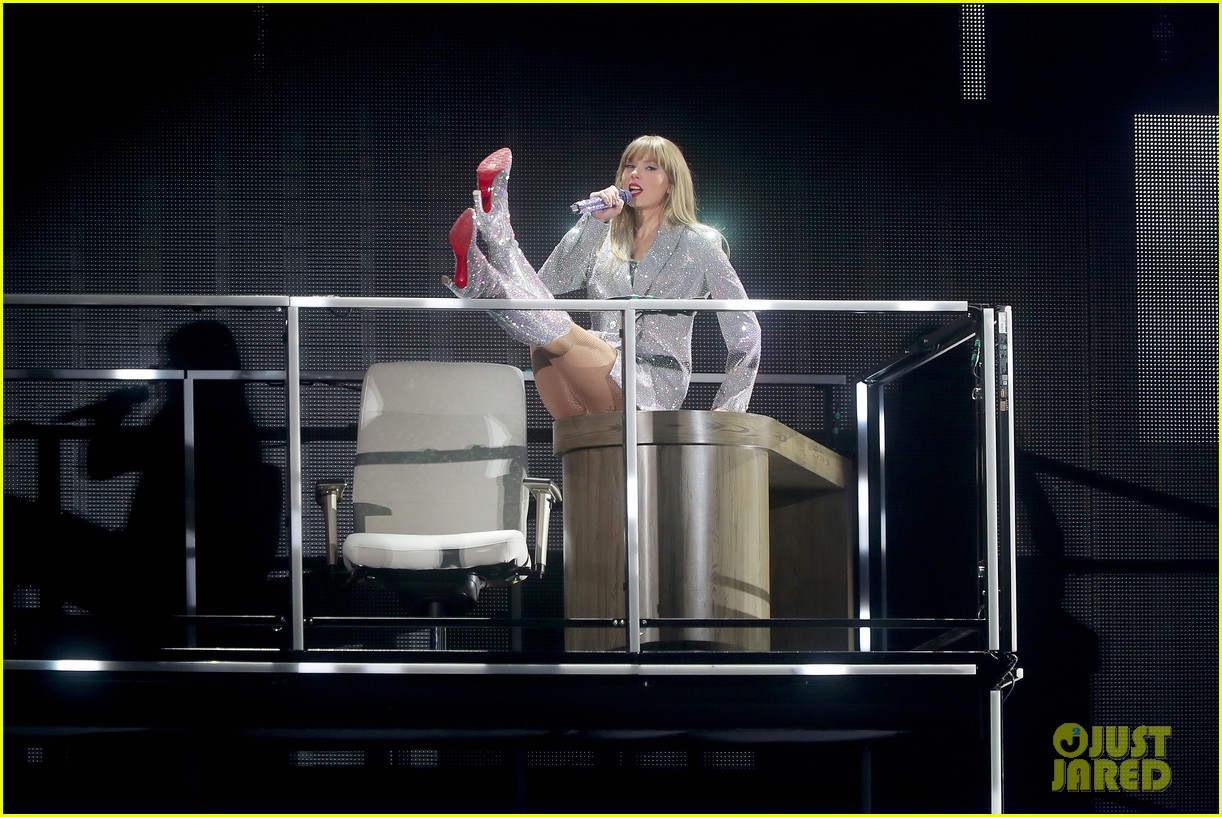 taylor swift tour opening 17
