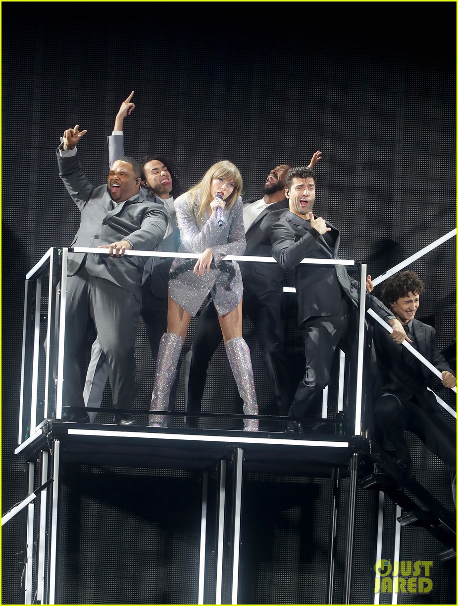 taylor swift tour opening 19