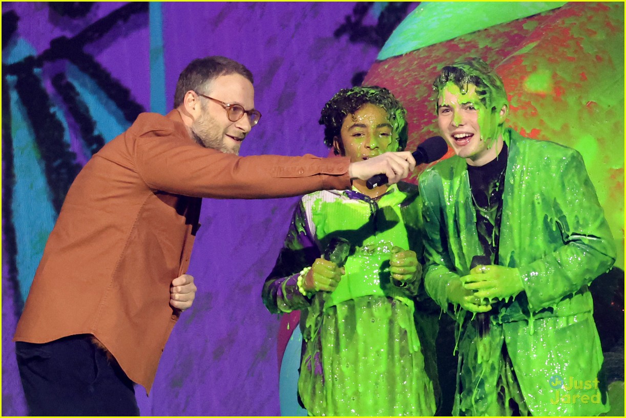 seth rogen reveals young cast of new teenage mutant ninja turtles movie at kcas 09