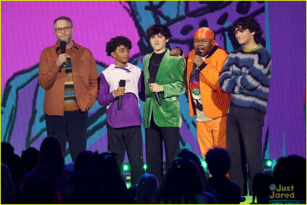 seth rogen reveals young cast of new teenage mutant ninja turtles movie at kcas 10