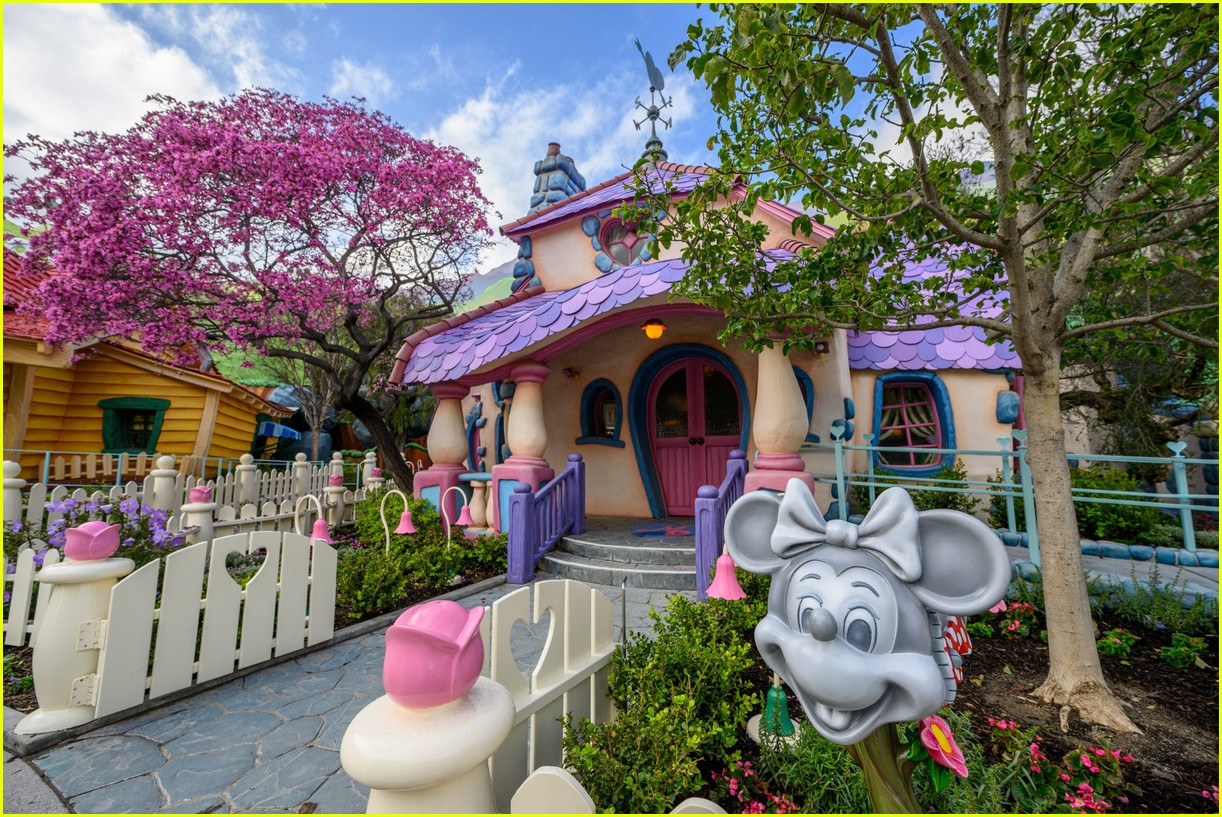 mickeys toontown reopens this weekend heres whats new 27