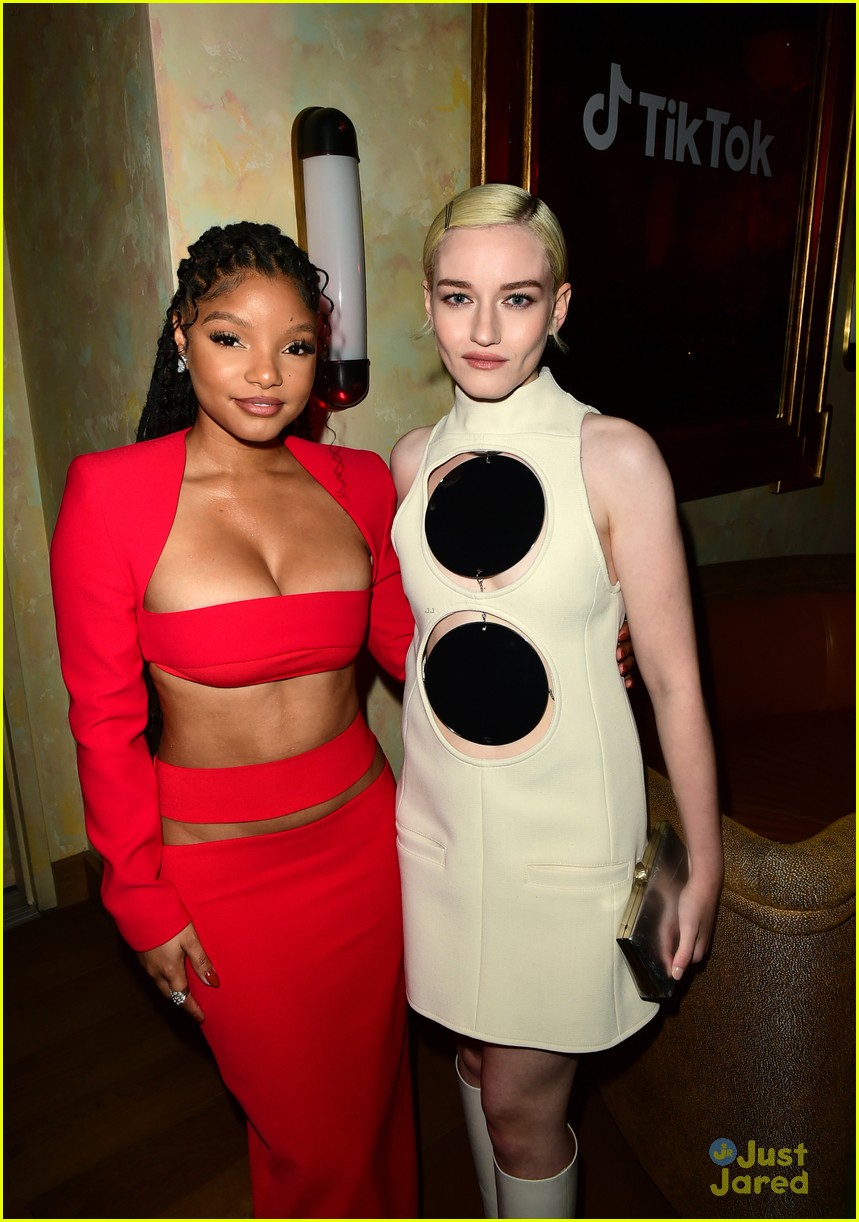 halle bailey hosts vanity fair young hollywood party with julia garner paul mescal 21