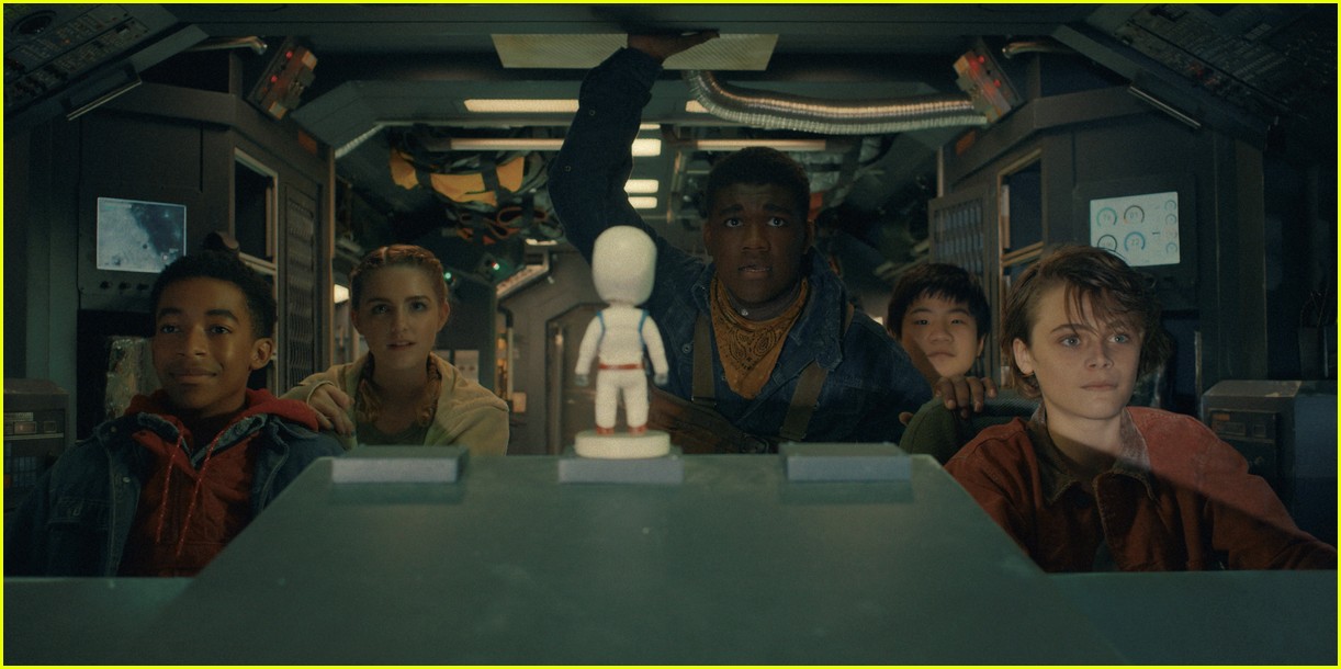isaiah russell bailey mckenna grace more live on the moon in crater trailer 05